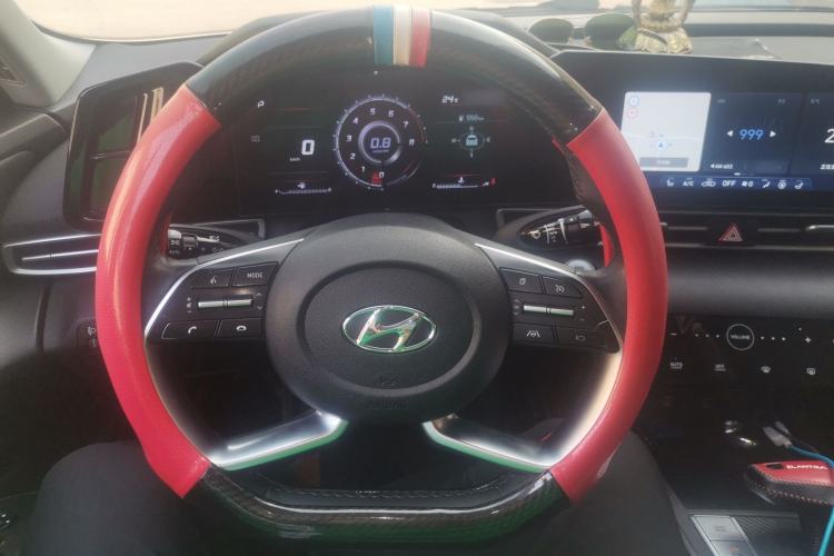 Used Hyundai Elantra 2022 1.5L CVT LUX Prestige Edition Steering Wheel