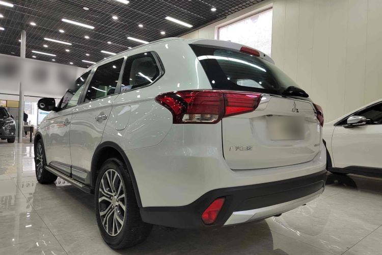 Used Mitsubishi Outlander 2017 2.0L Two-Wheel Drive Glory Edition 5 Seats