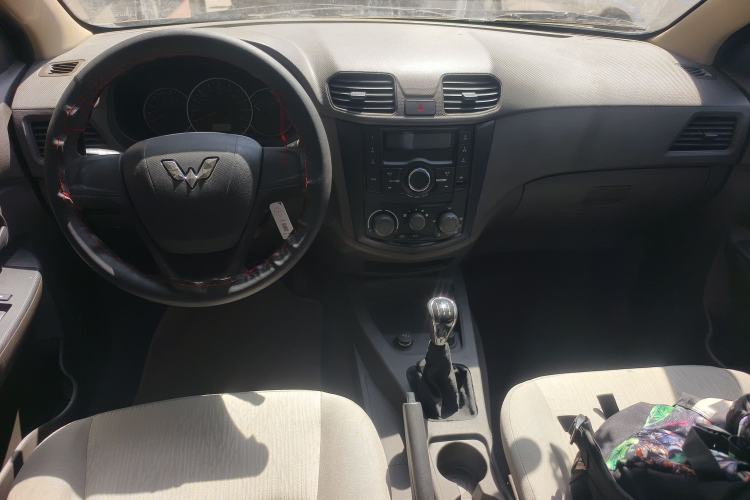 Used Wuling Hongguang 2015 1.5L S Basic Version China V Standard Center Console