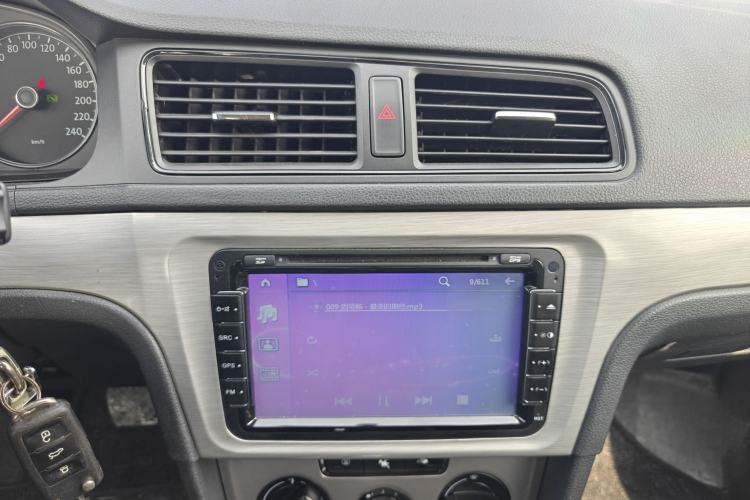 Used Volkswagen Gran Lavida 2013 1.6L Automatic Fashion Model