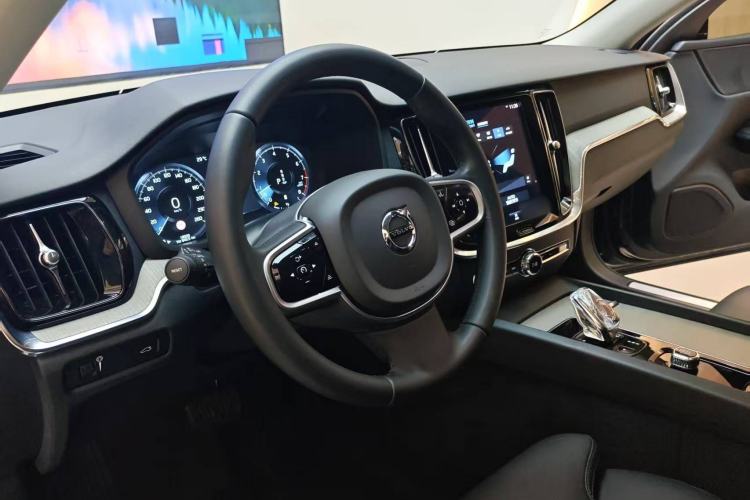 Used Volvo V60 2022 B5 Zhiyuan Luxury Edition Interior 4