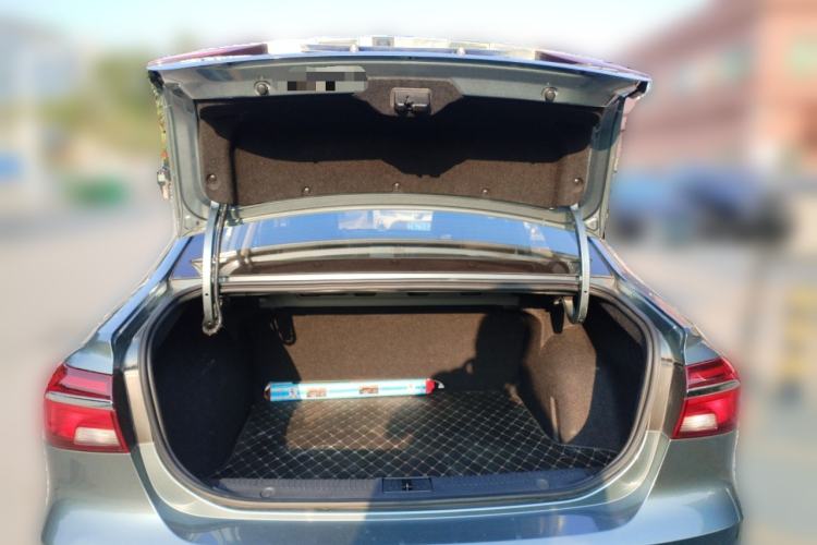 Used Roewe i6 2018 20T Automatic Internet Smart Edition Trunk