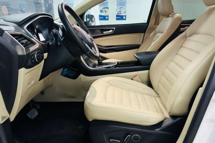 Used Ford Edge 2015 2.0T GTDi Two-Wheel-Drive High-Line Version