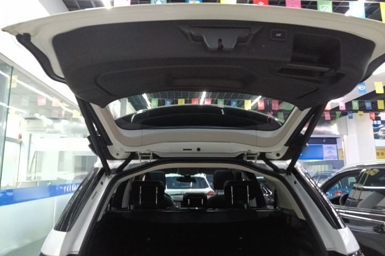 Used Land Rover Discovery Sport 2017 2.0T SE Trunk