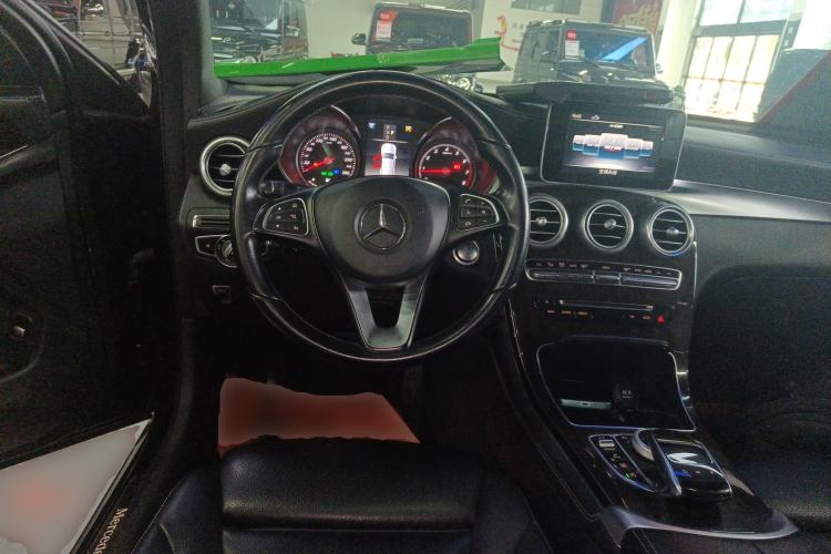 Used Mercedes-Benz GLC 2019 GLC 260 L 4MATIC Dynamic Model Steering Wheel