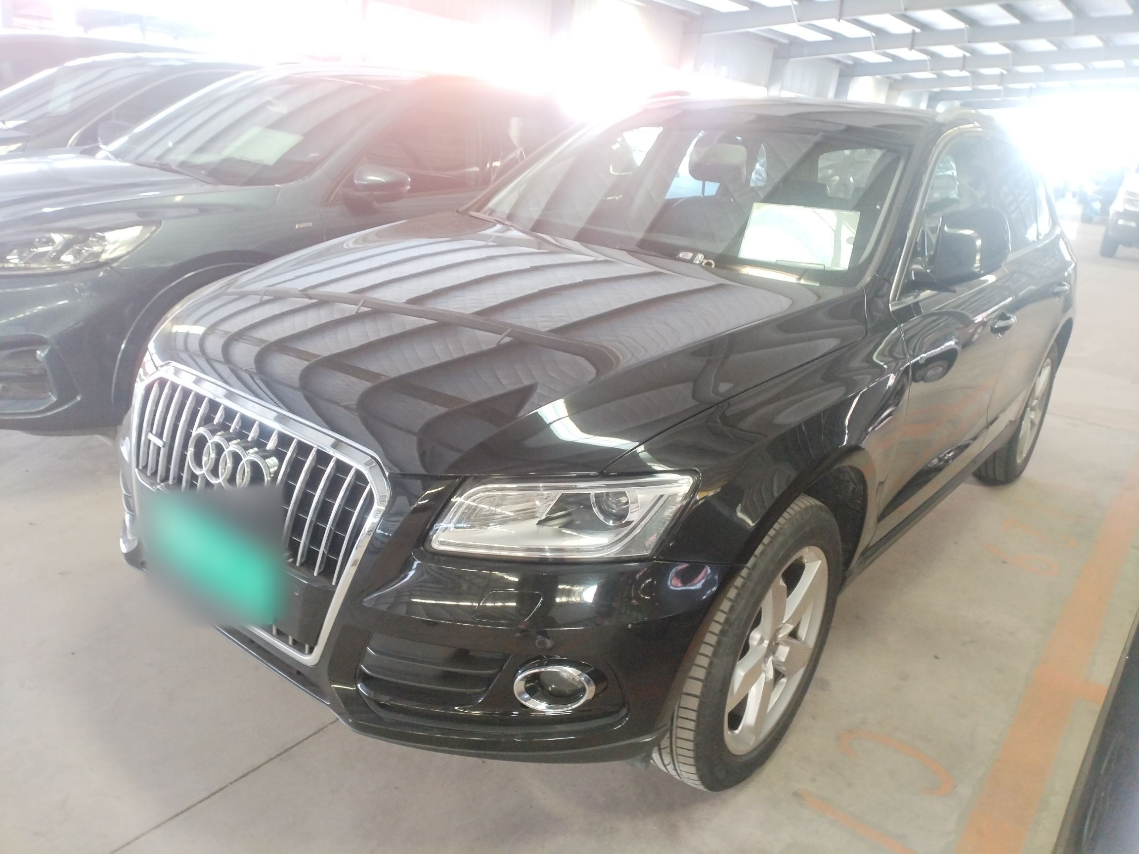 تحت مقدمة السيارة