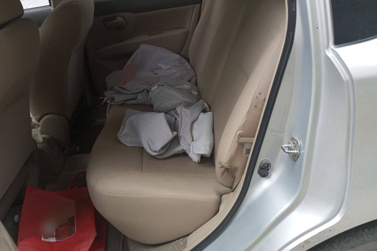 Used Nissan Livina 2010 Jingyue Edition 1.6L Manual All-Around Model