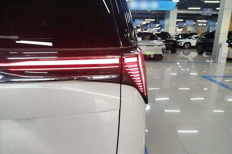 Used Buick GL8 New Energy 2024 Lu Zun Luxury Edition 7-Seater Right Rear Taillight