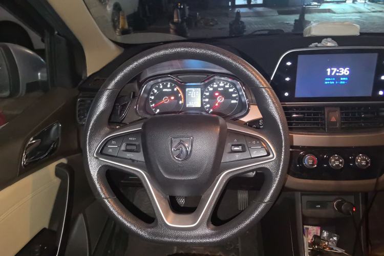 Used Baojun 310W 2017 1.5L Manual Fashion Model China V