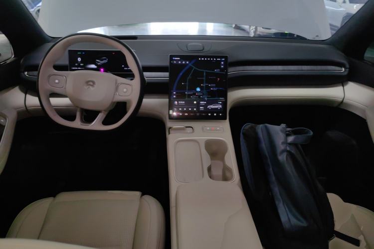 Used Nio ES6 2024 75 kWh Center Console