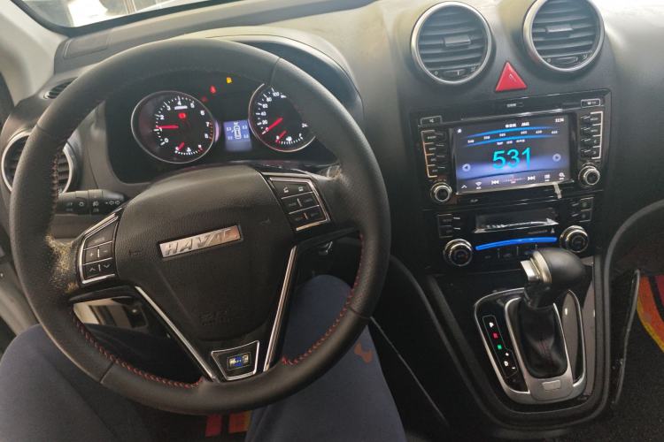 Used Haval H6 2016 Upgraded Model 1.5T Automatic Two-Wheel Drive Elite Version Center Console
