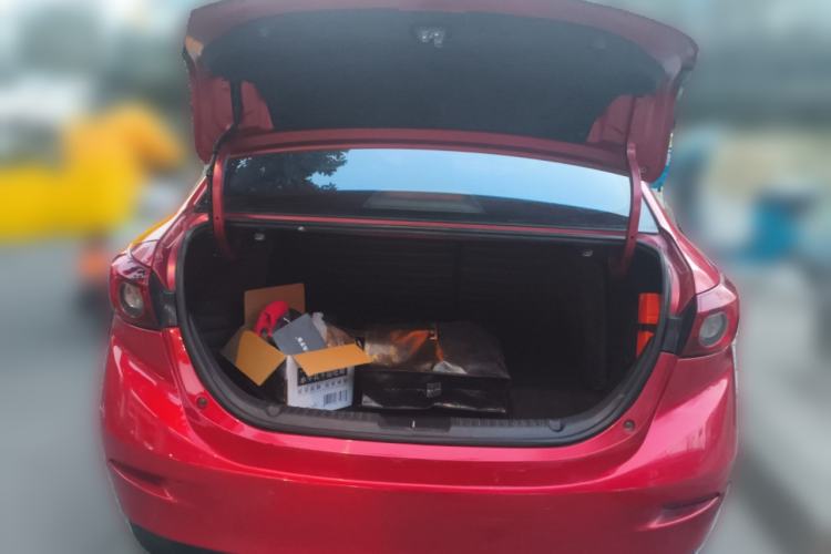 Used Mazda 3 Axela 2016 Sedan 1.5L Automatic Luxury Model