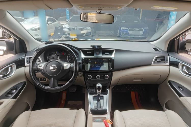 Used Nissan Sylphy 2019 1.6XV CVT Smart Connect Luxury Edition China VI Standard Center Console