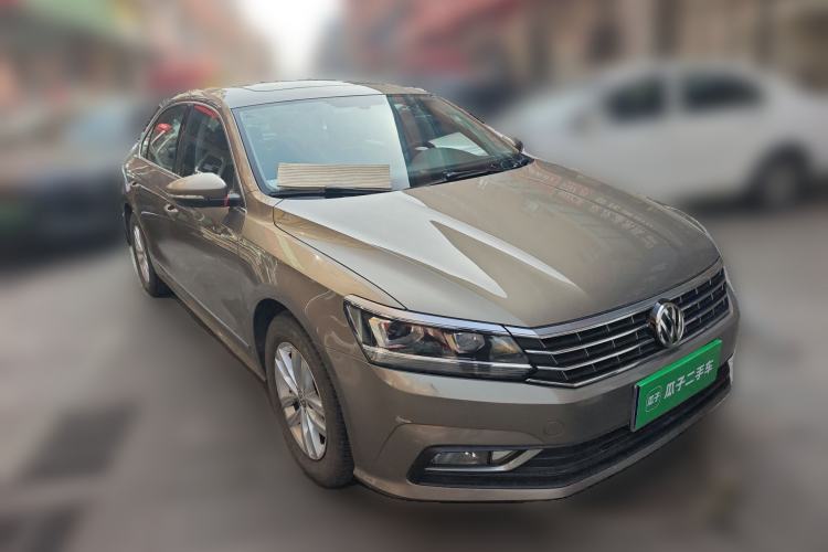 Used Volkswagen Passat 2016 330TSI DSG Luxury Edition Front Right 45 Deg