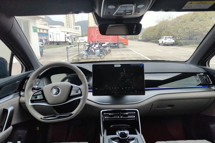 Used BYD Tang New Energy 2024 DM-i Glory Edition 112KM Prestige Model Center Console