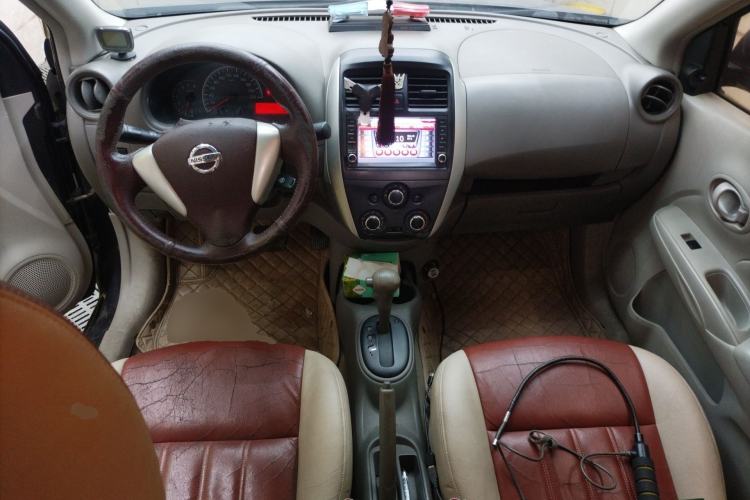 Used Nissan Sunny 2014 1.5XE CVT Comfort Edition Center Console