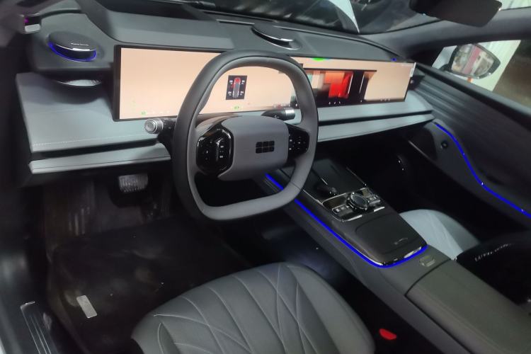 Used Geely Galaxy E8 2025 700 km Long-Range Intelligent Driving Version Center Console