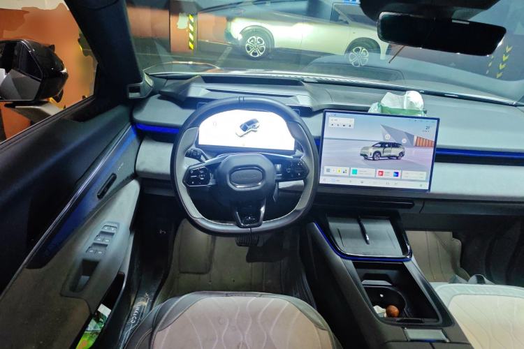 Used Lynk & Co 08 EM-P 2023 120km Long-Range Halo