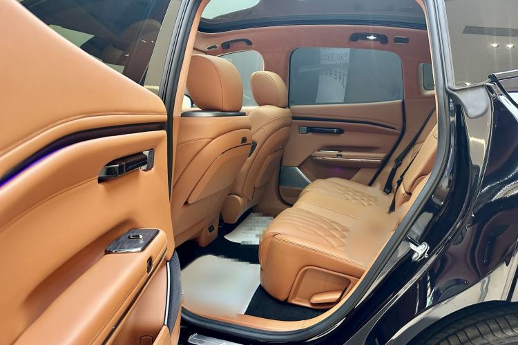 Used Hyptec HT 2025 825 Max Interior 4