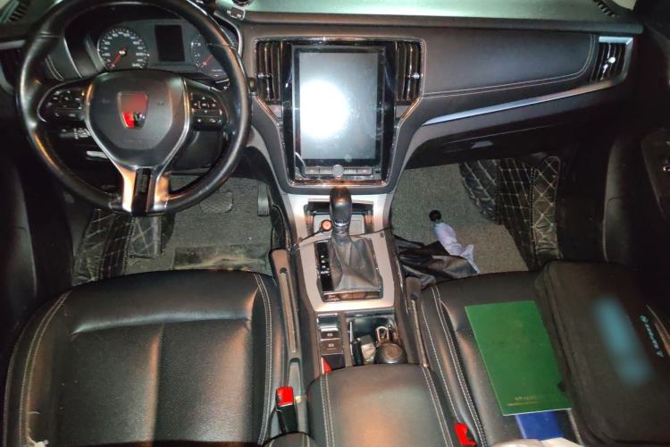 Used Roewe RX5 2019 20T Two-Wheel Drive Automatic 4G Connected Platinum Edition Center Console