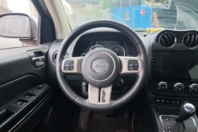 Used Jeep Compass 2013 2.0L two-wheel drive luxury version