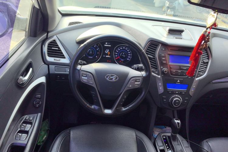 Used Hyundai Santa Fe 2013 2.4L Automatic 4x4 Smart Version Steering Wheel