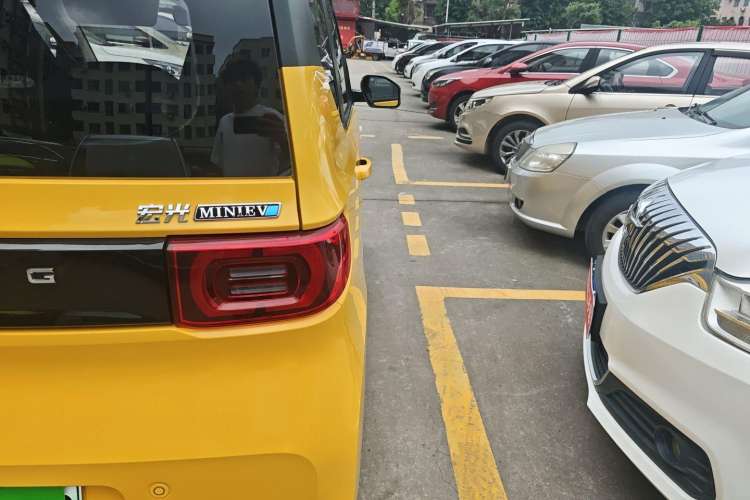 Used Wuling Hongguang MINIEV 2021 Macaron Premium Model – Lithium Iron Phosphate
