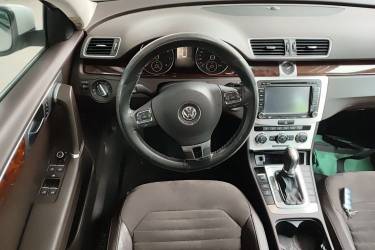 Used Volkswagen Magotan 2012 Travel Edition 2.0 TSI Comfort Version Steering Wheel