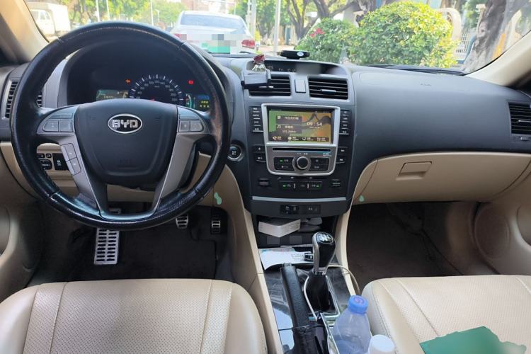 Used BYD G6 2013 2.0L Manual Luxury Version
