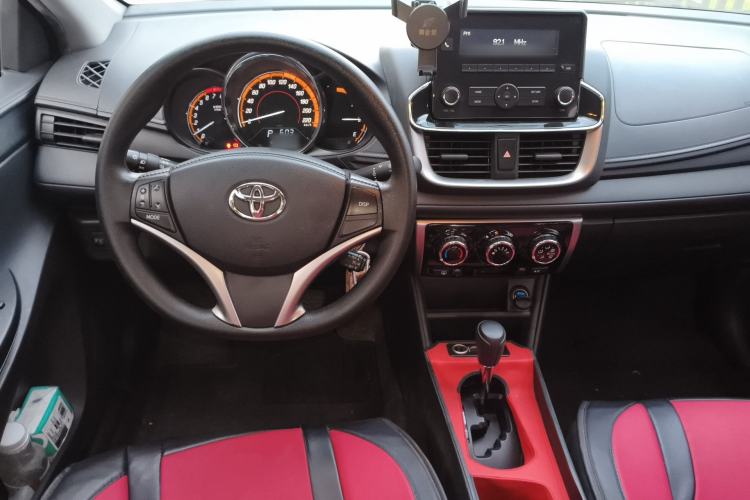 Used Toyota YARiS L Zhi Xuan 2022 X-Trail 1.5L CVT Leading PLUS Edition Center Console