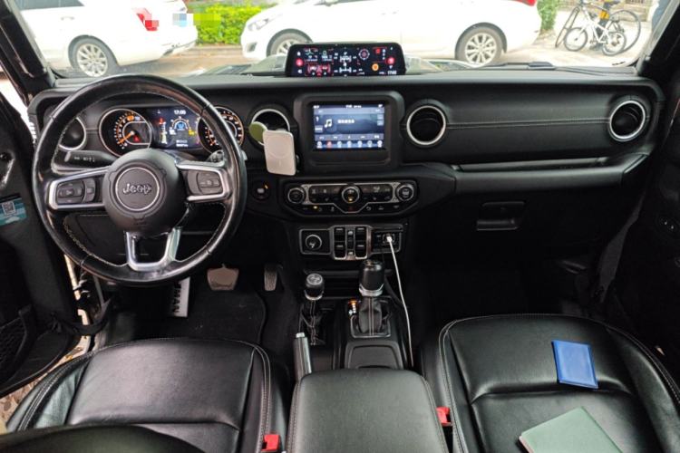 Used Jeep Wrangler 2019 2.0T Sahara Four-Door Version China VI Emission Standard Center Console