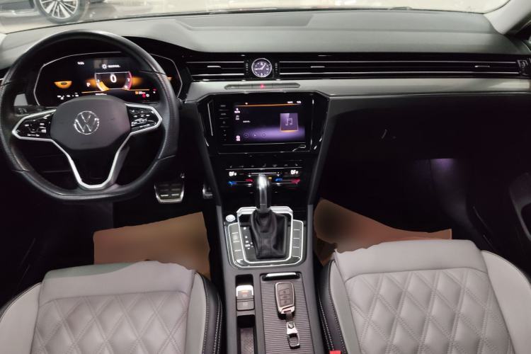 Used Volkswagen Magotan 2023 2 Million Units Limited Edition 330TSI DSG Leading Version Center Console