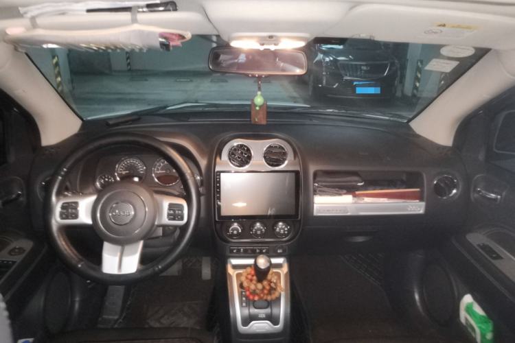 Used Jeep Compass 2014 Revised Version 2.0L Two-Wheel Drive Elite Edition Center Console