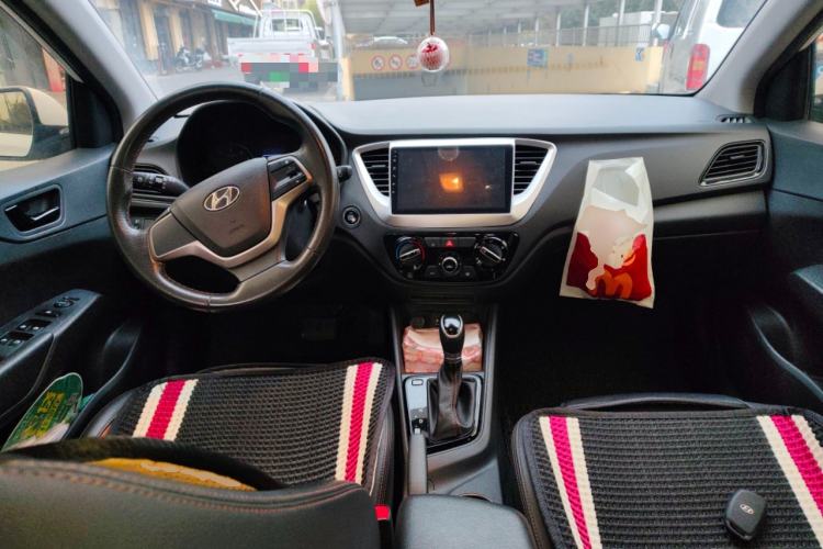 Used Hyundai Verna RV 2017 1.4L Automatic Sport Version National Emission Standard V Center Console