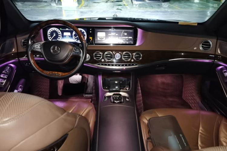 Used Mercedes-Benz Maybach S-Class 2015 S 400 4MATIC Center Console