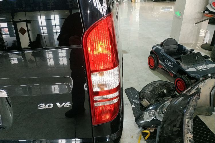 Used Mercedes-Benz Viano 2013 3.0L Comfort Edition Right Rear Taillight