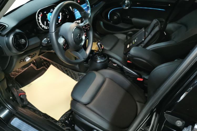 Used MINI MINI 2023 Updated 1.5T COOPER Artist Five-Door Edition
