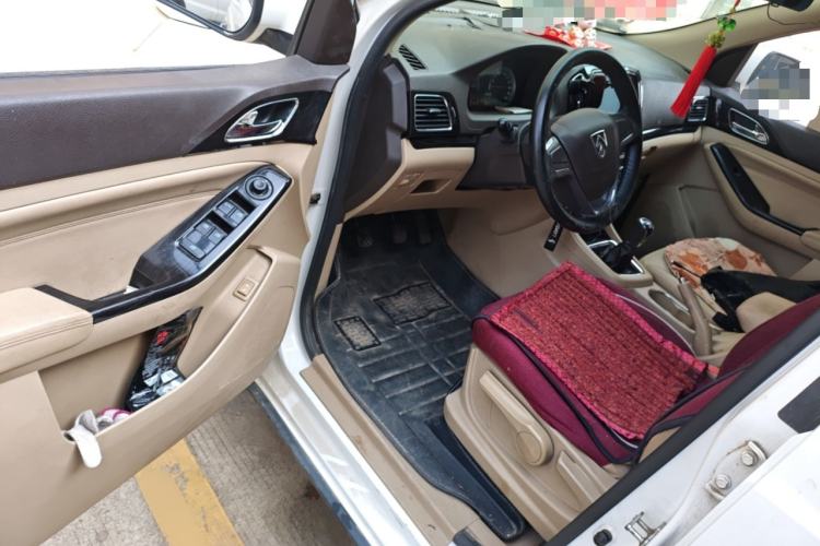 Used Baojun 730 2014 1.5L manual Comfort ESP version 7 seats