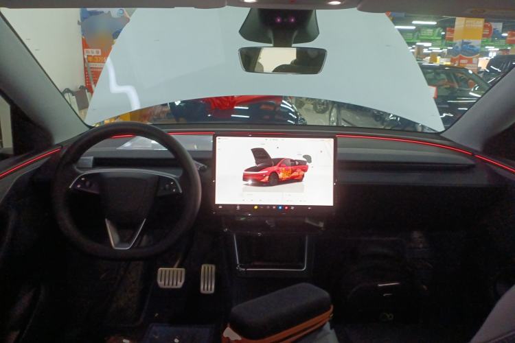 Used Tesla Model Y 2025 Long-Range All-Wheel-Drive Version
