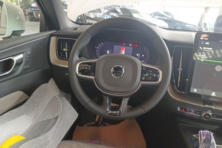 Used Volvo XC60 2026 B5 4x4 Smart Luxury Edition

