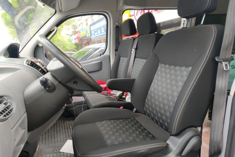 Used SAIC MAXUS Xintu V80 2023 2.0T AMT Classic Aoyuntong Short Wheelbase Mid-Roof 5/6-Seater
