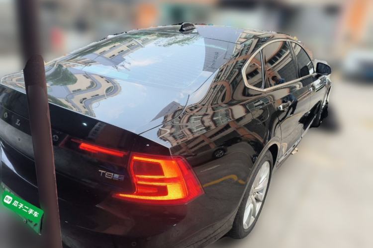 Used Volvo S90 New Energy 2020 T8 e-Drive Hybrid – Zhiyi Luxury Edition Rear Right 45 Deg