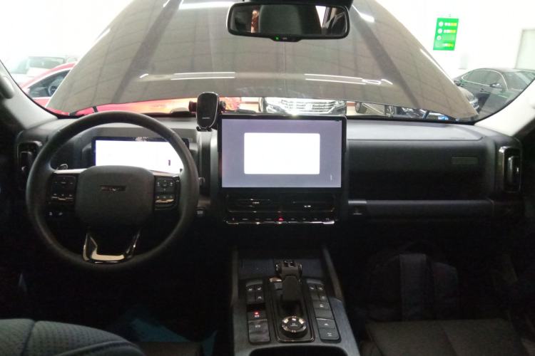 Used Haval H9 2024 2.0T Gasoline All-Wheel-Drive Extreme Edition Center Console