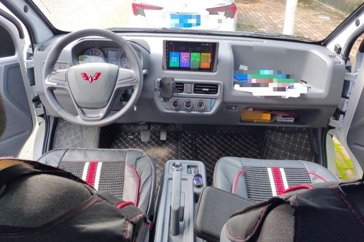 Used Wuling Yangguang 2026 Model, 440km Bus Comfort Edition, 6 Seats
