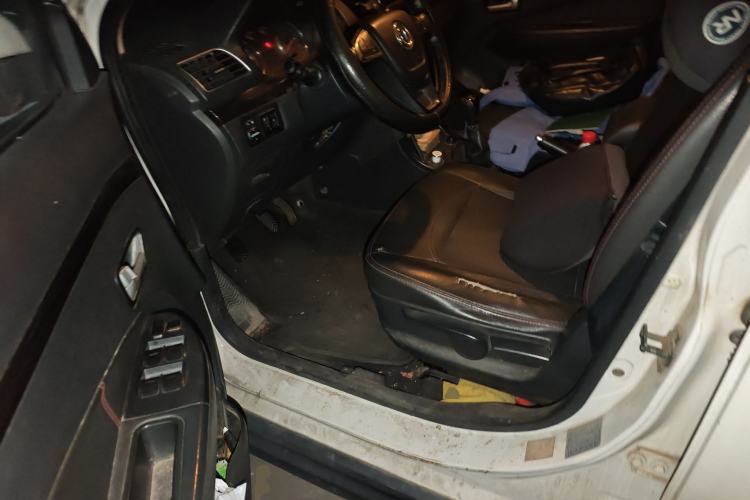 Used Dongfeng Fengon 370 2016 1.5L Manual Standard Edition SFG15-02 7 Seats Driver Seat