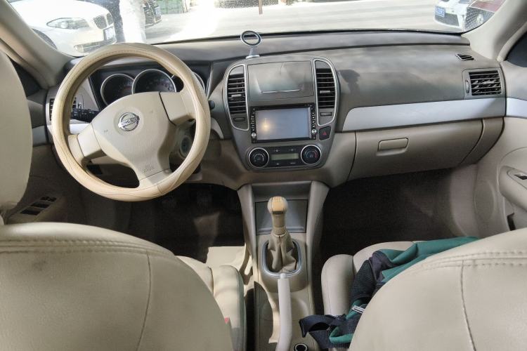 Used Nissan Sylphy 2012 Classic 1.6XL Manual Luxury Edition Center Console