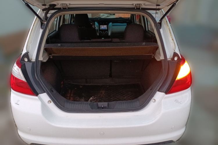 Used Venucia R50 2015 1.6L Automatic Fashion Edition