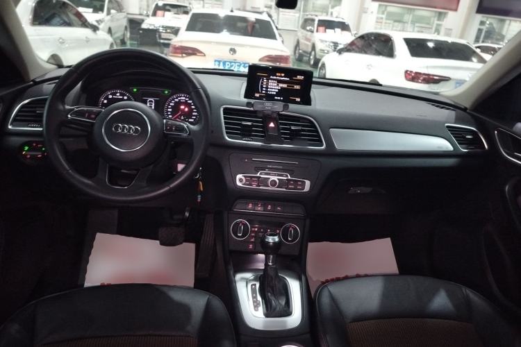 Used Audi Q3 2016 30 TFSI Fashion Model Center Console