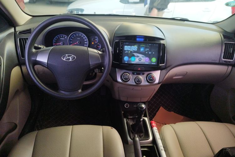 Used Hyundai Celesta 2016 1.6L Manual Joy Edition Center Console