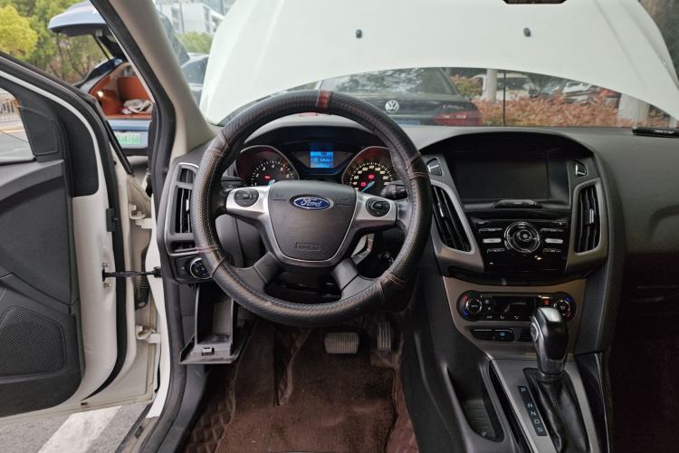 Used Ford Focus 2012 Sedan 1.6L Automatic Fashion Edition Steering Wheel